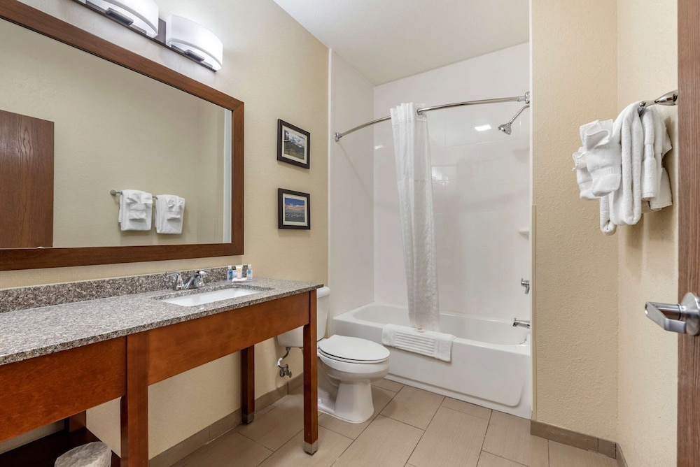 Comfort Inn Suites Pueblo 9/24