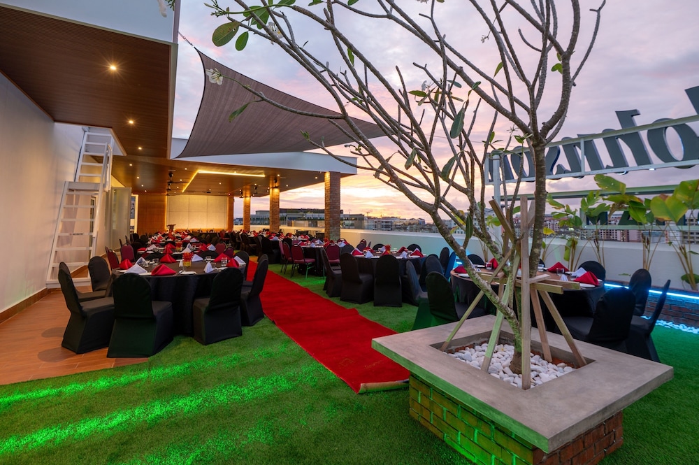 Howard Johnson by Wyndham Kota Kinabalu City Centre 68/72