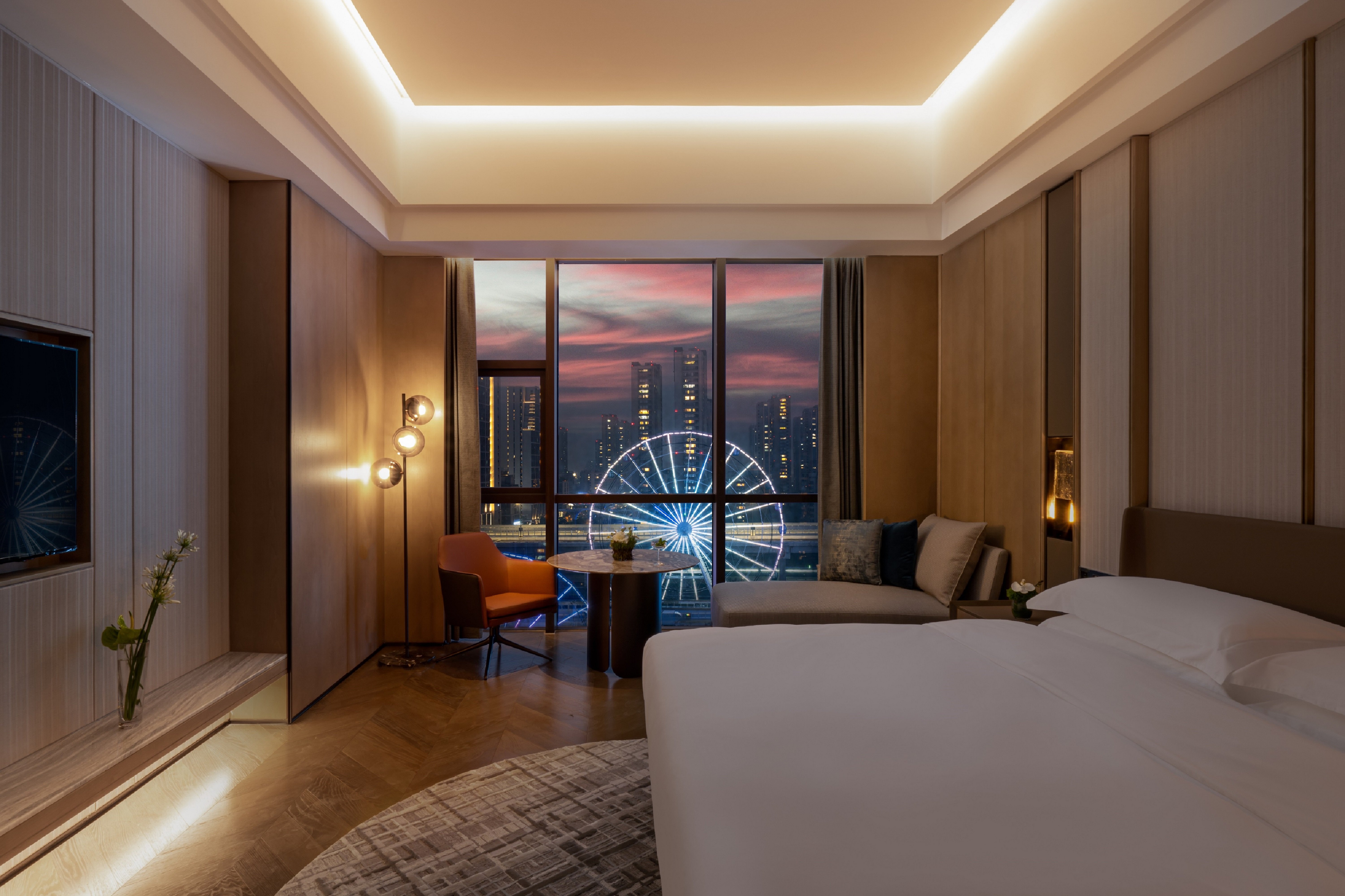 Classic, King Bed, Ferris Wheel View