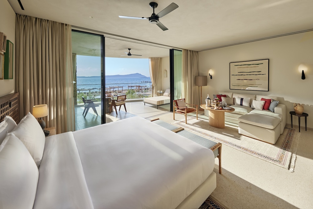 Junior Suite, Deluxe, King Bed, Bay View
