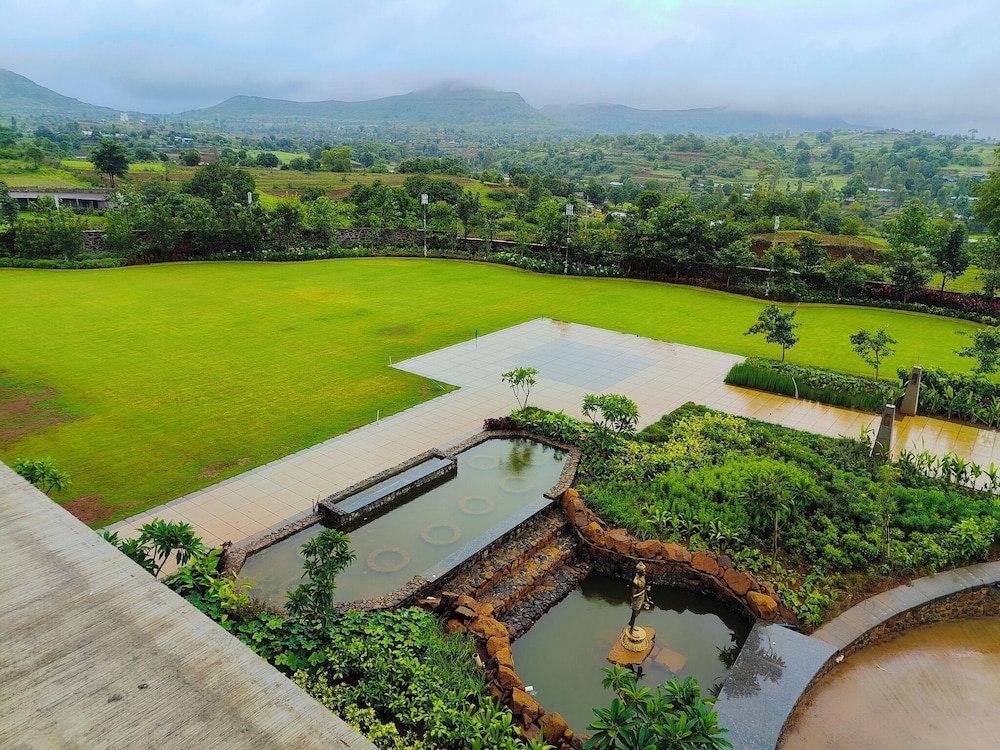 Radisson Resort Hatgad Saputara 69/74