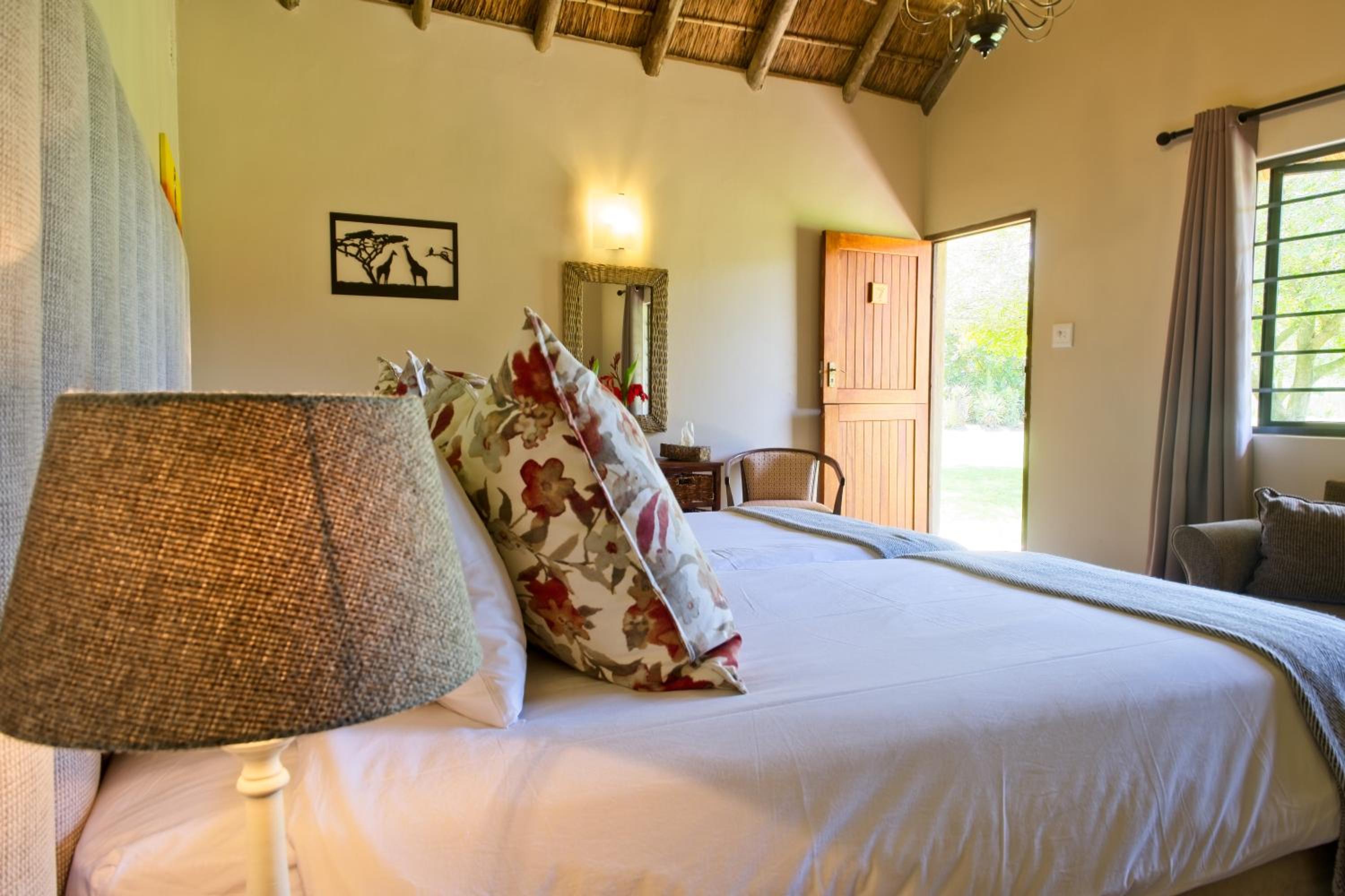 Valencia, Bungalow, Queen Bed