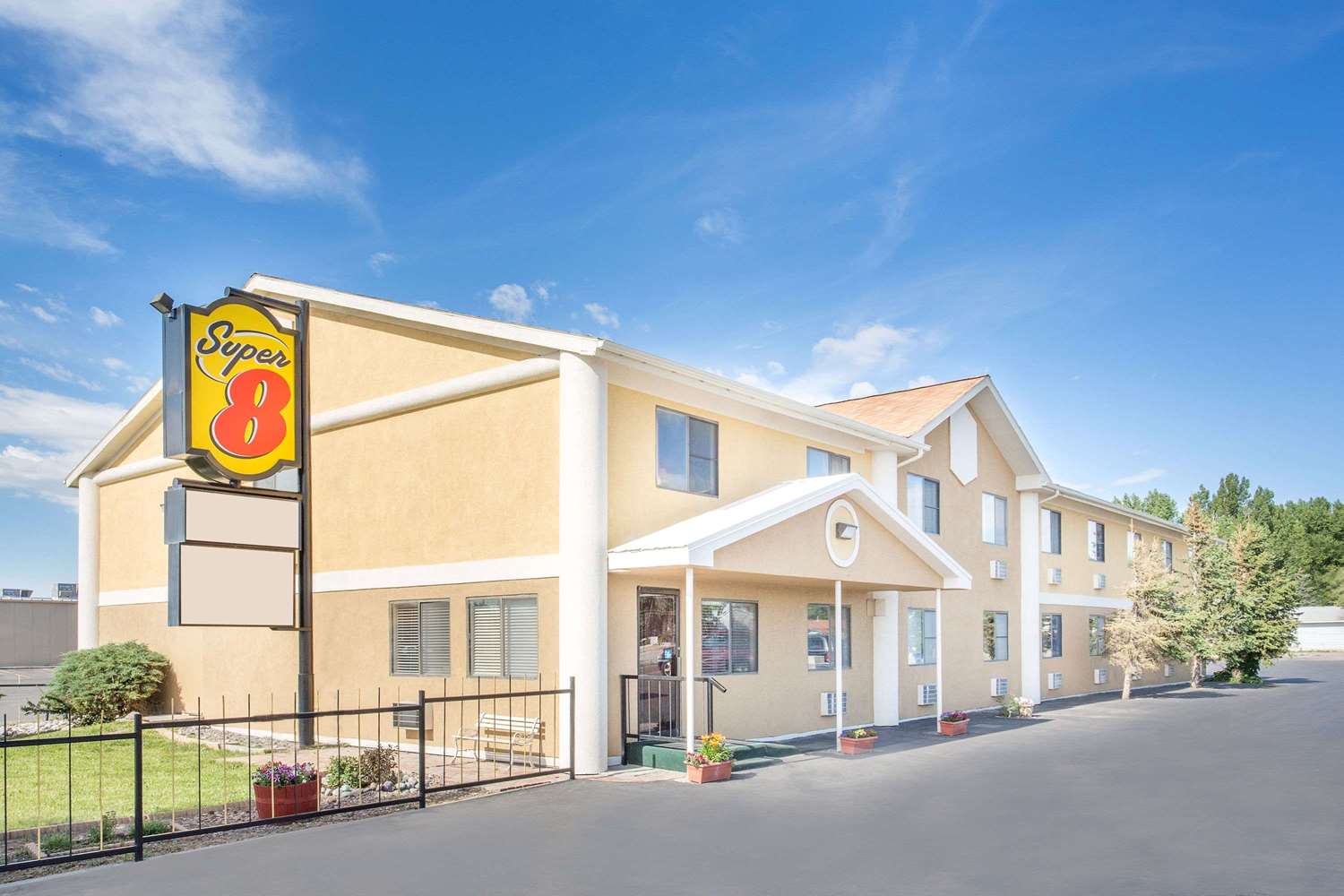 Super 8 By Wyndham Riverton 10/11
