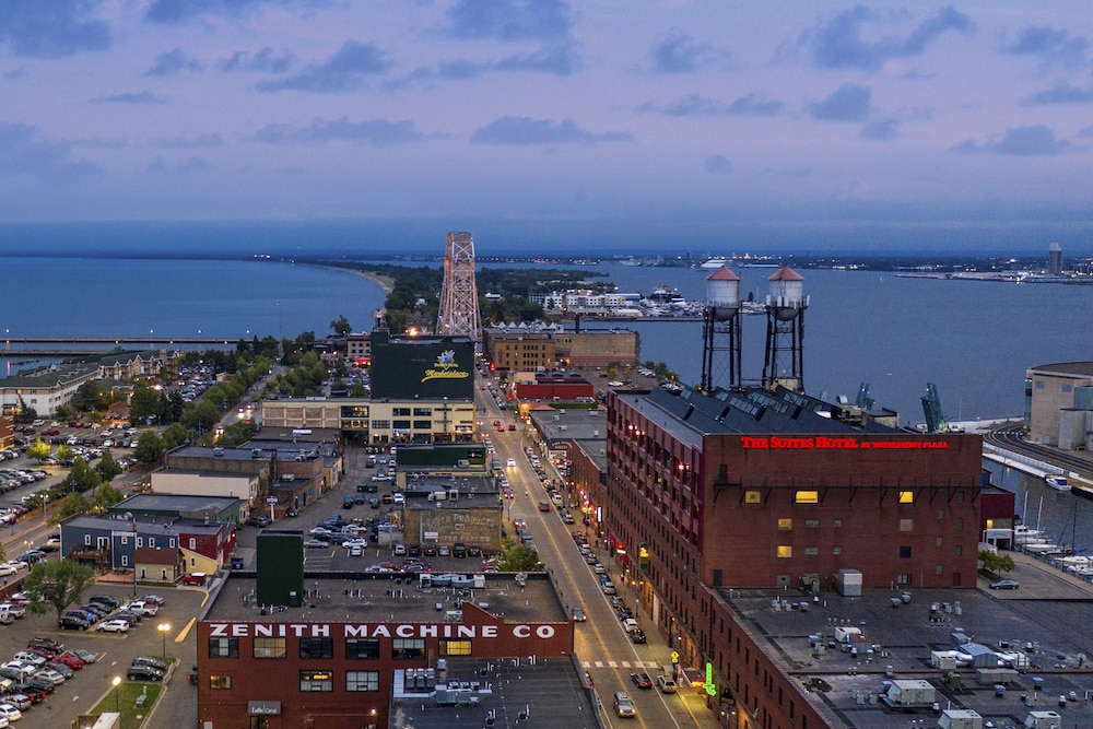 The Suites Hotel at Waterfront Plaza 47/50