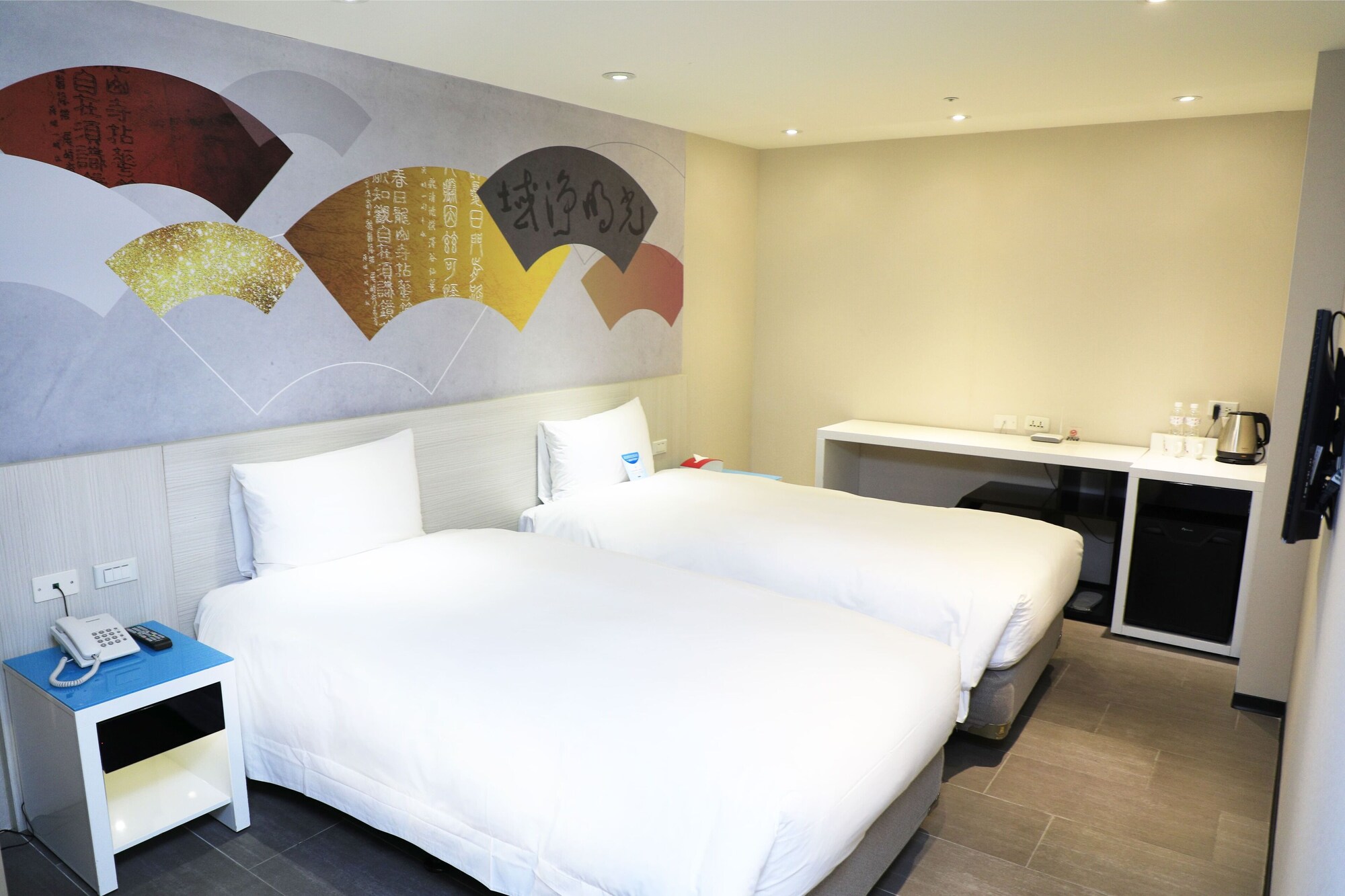 ECONOMY, TWIN BEDS, NO WINDOW