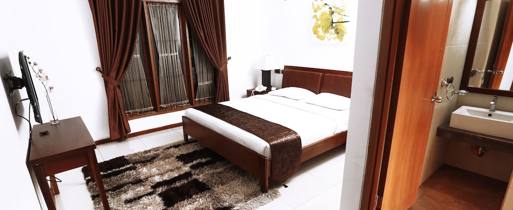 KULDESAK VILLAS BANDUNG 24/74