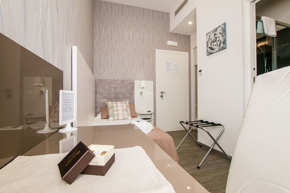 Elenoire Rooms & Suite 46/48