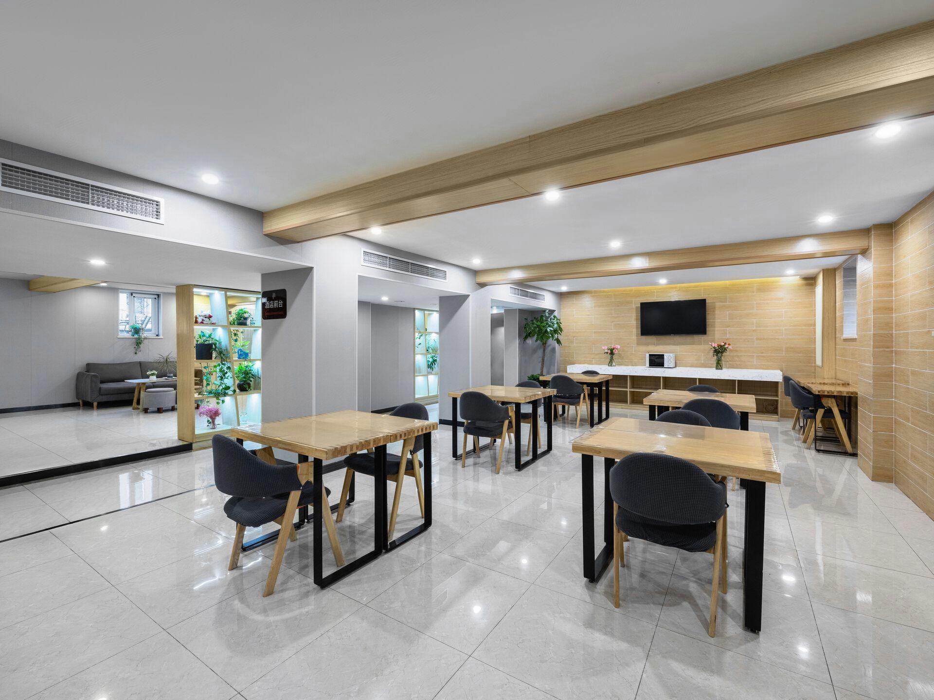 7 Day Superior Hotel (Guomao Jinsong Subway Station) 37/45