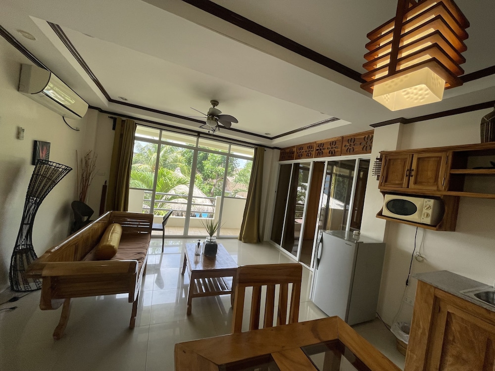 Palms Cove Resort 49/73