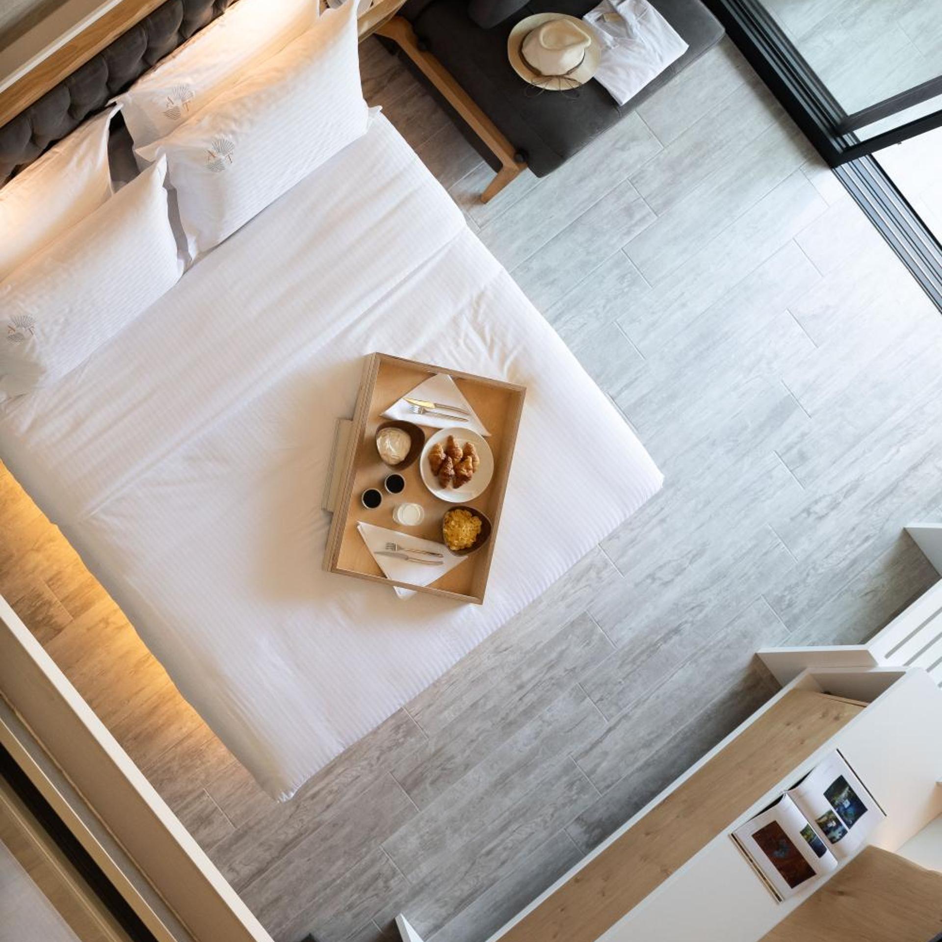 Senior, Suite, Sea Front 7/9