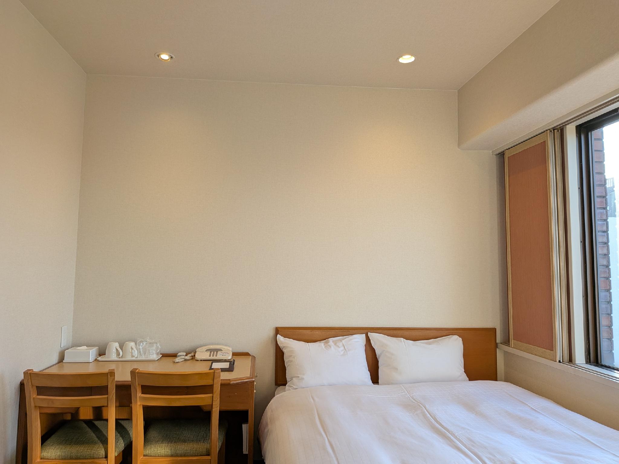 ROOM, DOUBLE BED
