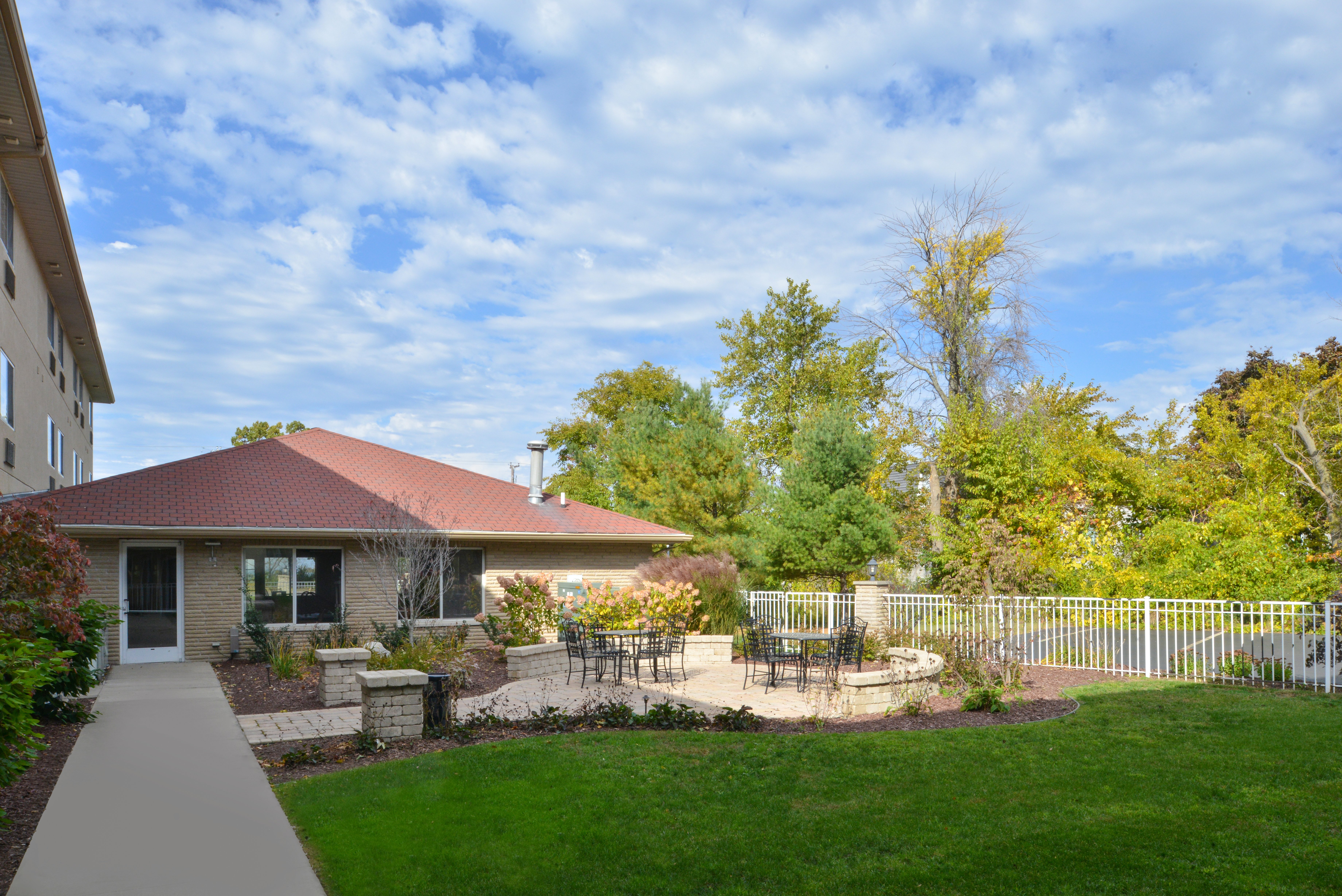 Holiday Inn Express Suites St Joseph 60/69