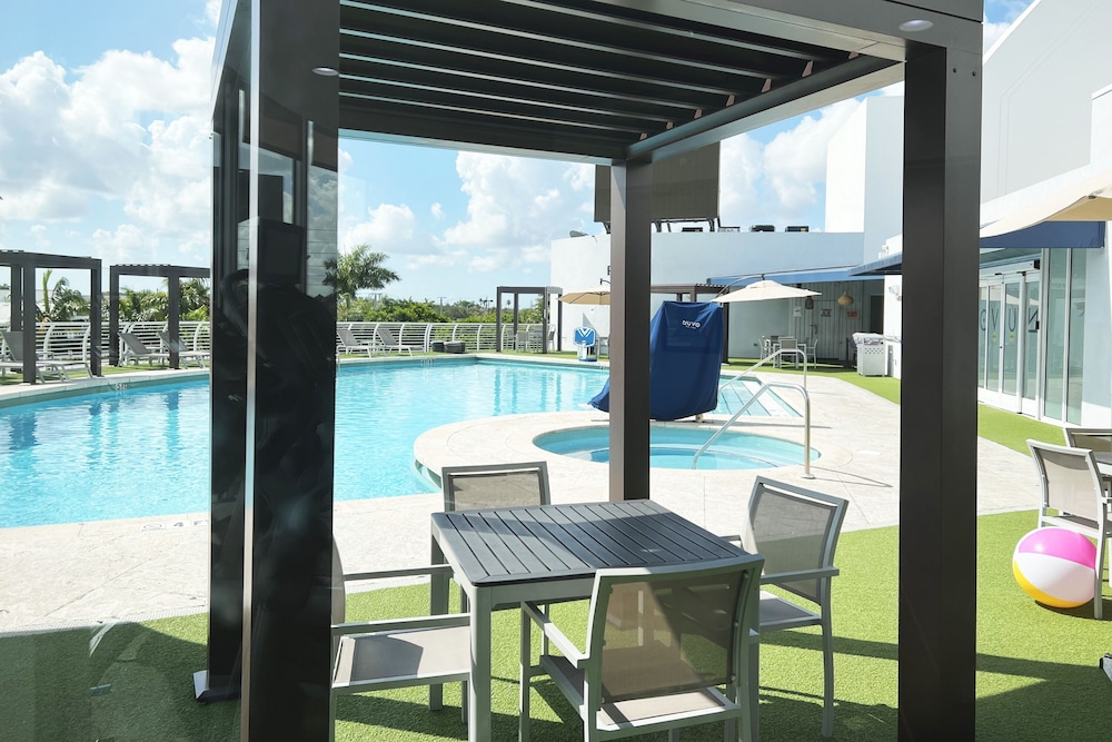 Nuvo Suites Hotel - Miami / Doral 35/50