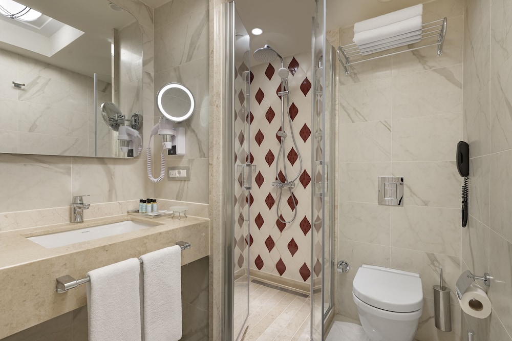 Titanic City Taksim Hotel 72/73