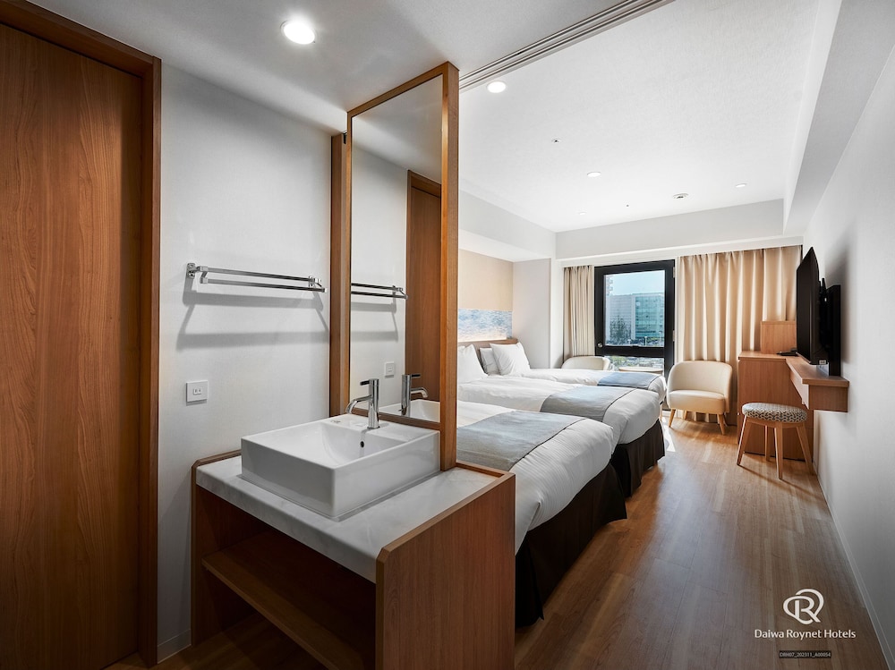 Daiwa Roynet Hotel NAHA-OMOROMACHI PREMIER 50/50