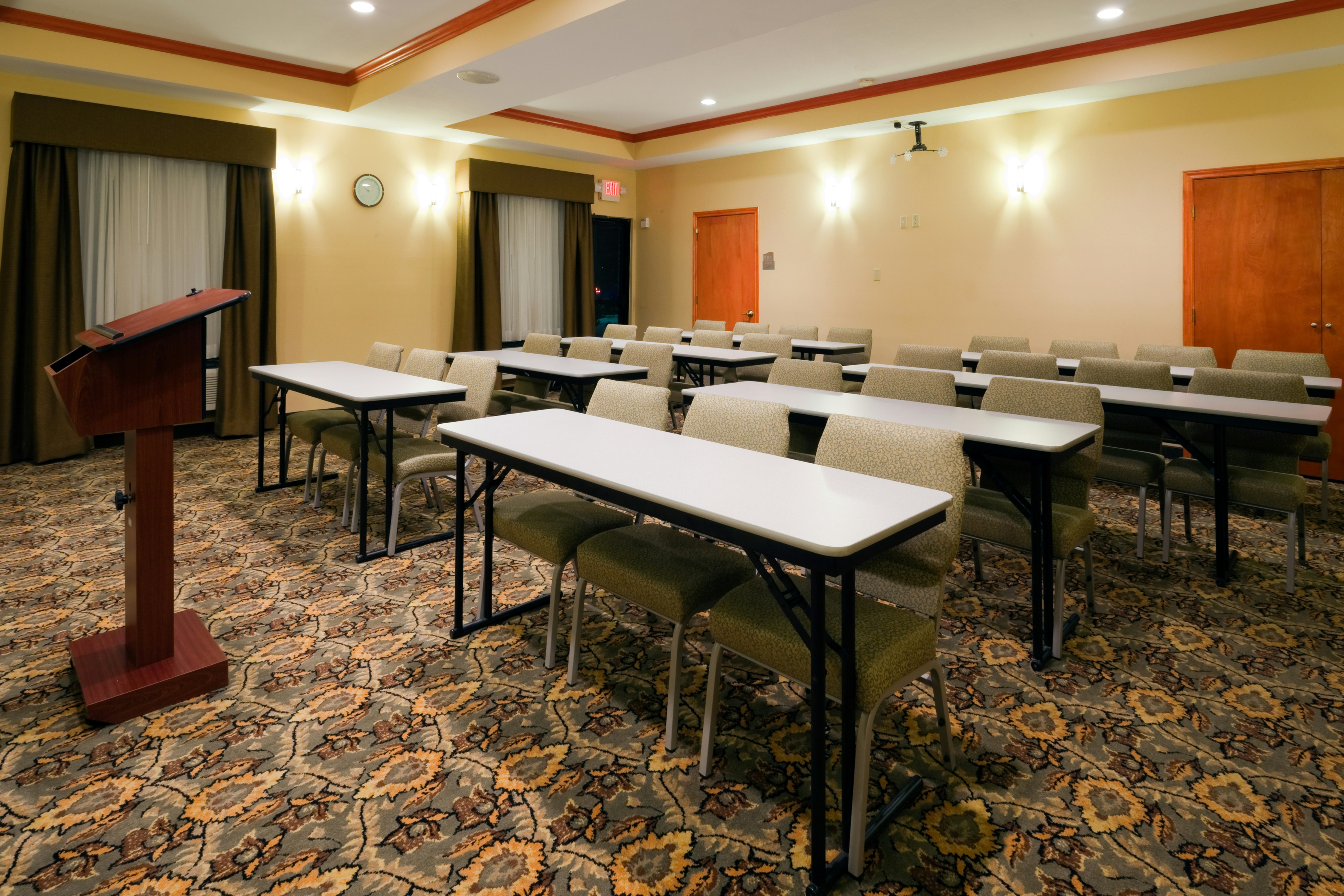 Holiday Inn Express Hotel Suites Fairfield North 55/63
