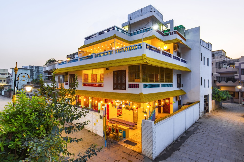 Gostops Varanasi 2/50