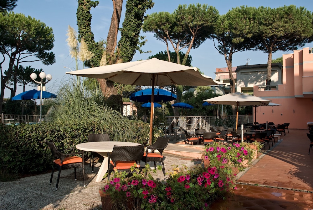 Versilia Palace Hotel 40/44