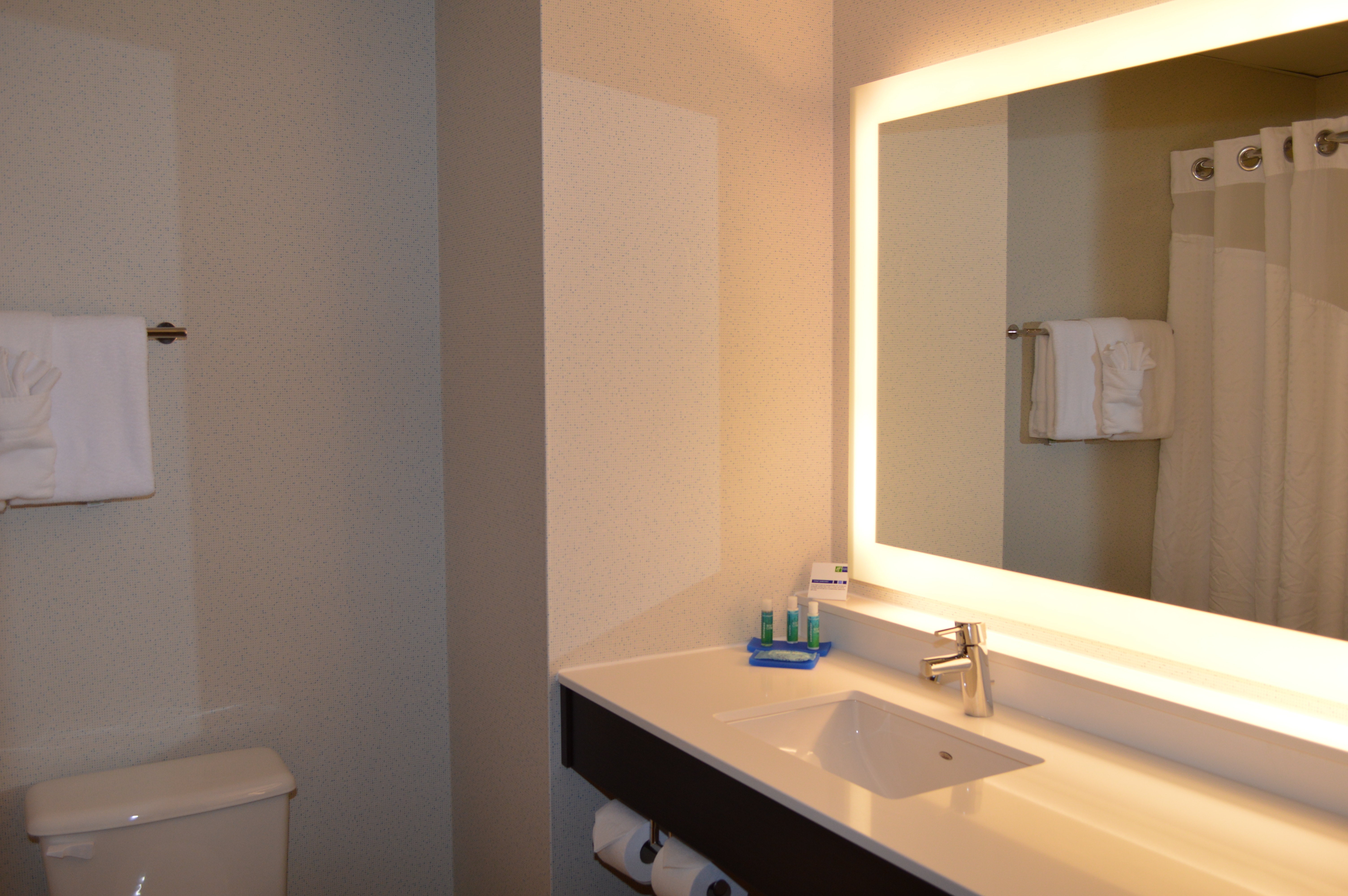 Holiday Inn Express Bloomsburg 70/74