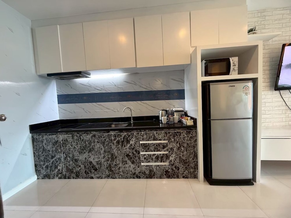 View Talay 6 Condominium By Honey 9/84