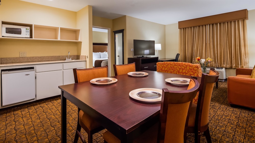 Best Western Escondido Hotel 30/35