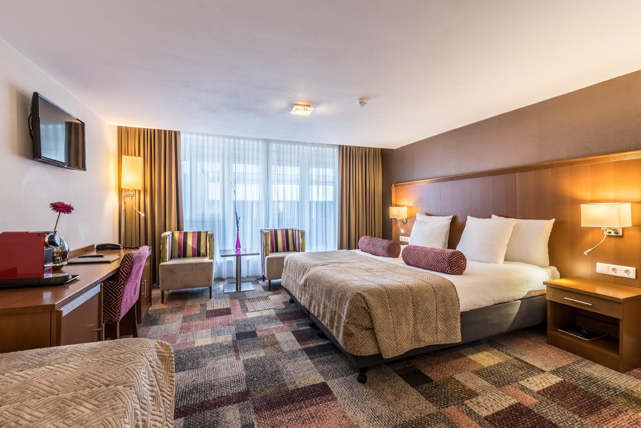 ROOM, TRIPLE