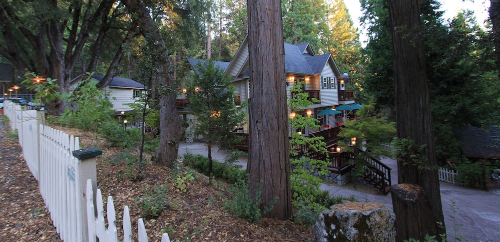 McCaffrey House Bed and Breakfast Inn 48/52