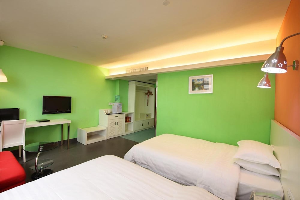 LN White House Hotel 36/48