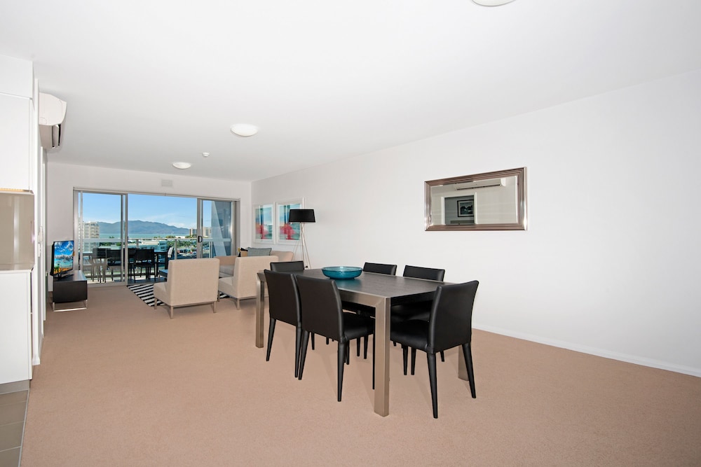 Allure Hotel & Apartments 27/28
