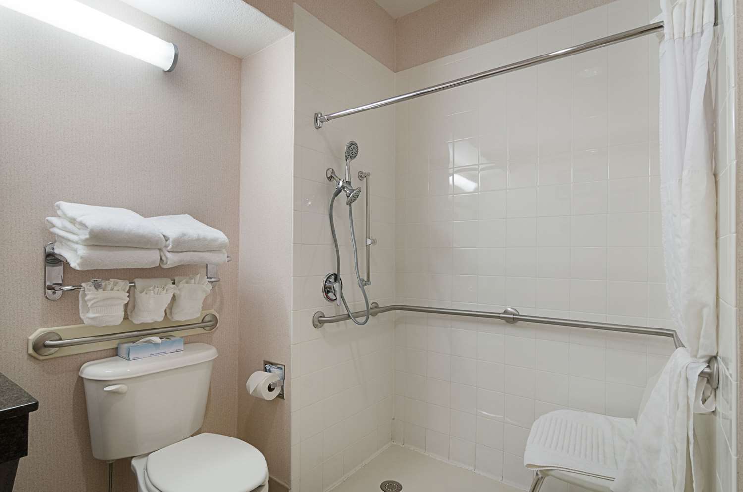 Quality Suites Springdale West I-49 17/19
