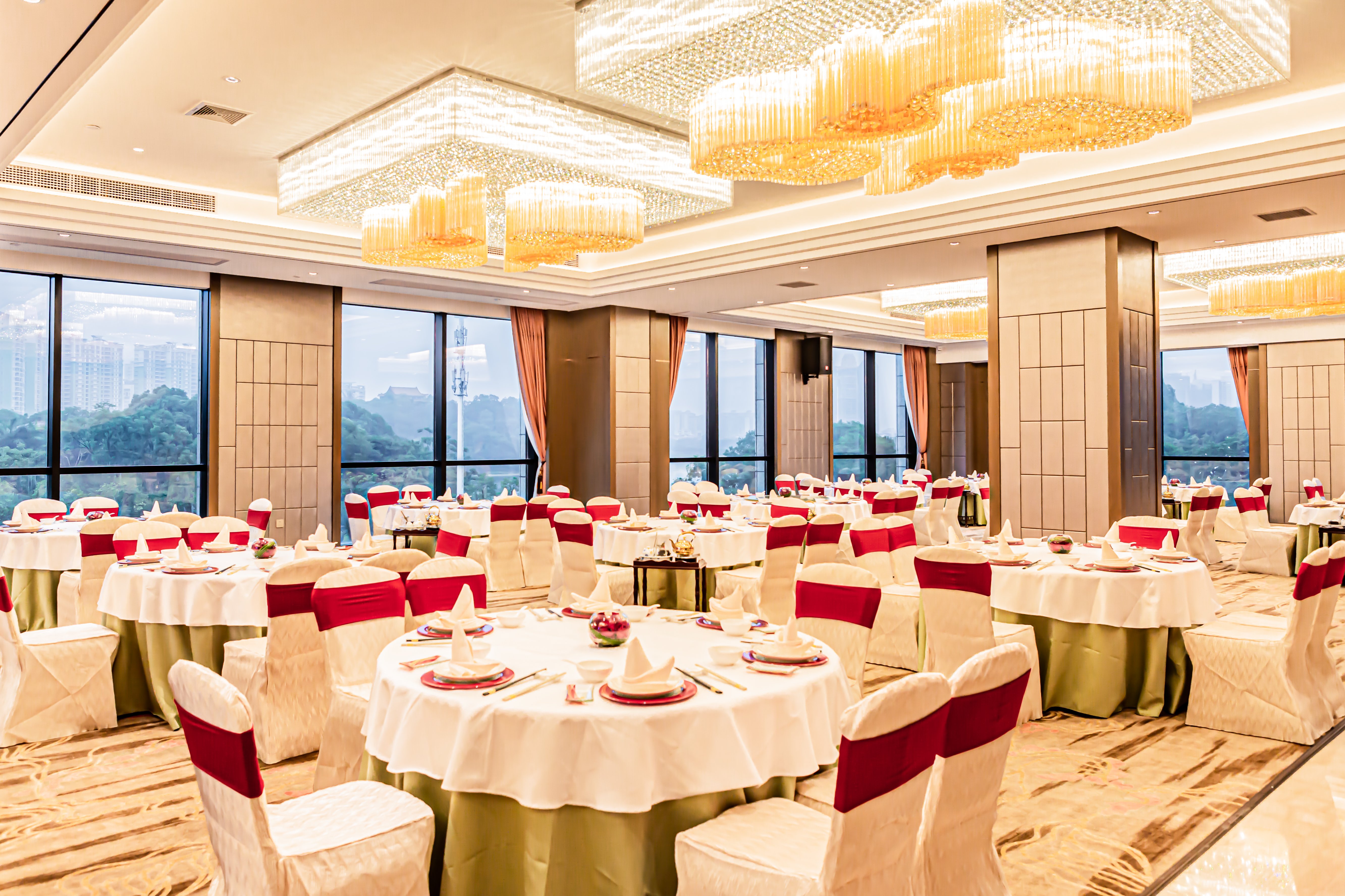 HUALUXE YANGJIANG CITY CENTER 69/79