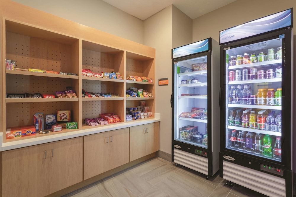 La Quinta Inn and Suites by Wyndham South Jordan 10/42