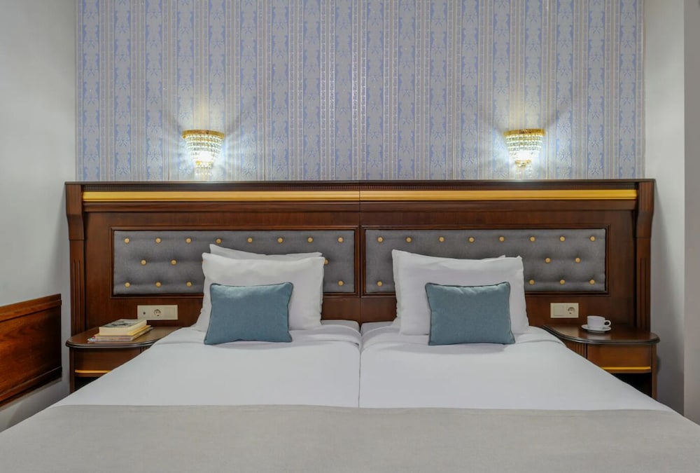 Eona Beach Resort 48/66