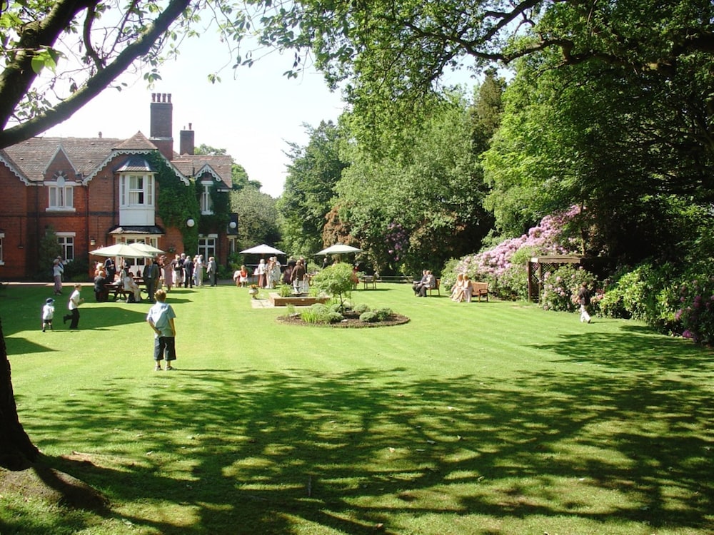 Hillscourt 36/42