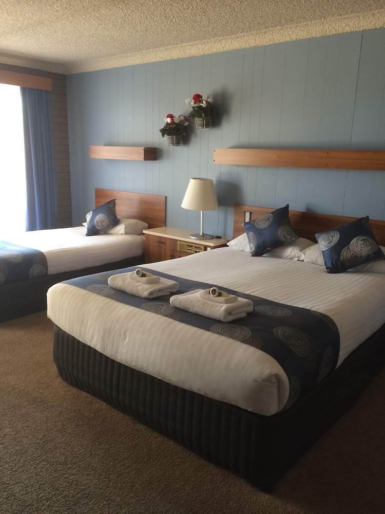 TUMUT VALLEY MOTEL 8/32