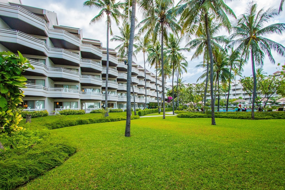 The Regent Cha Am Beach Resort 65/75
