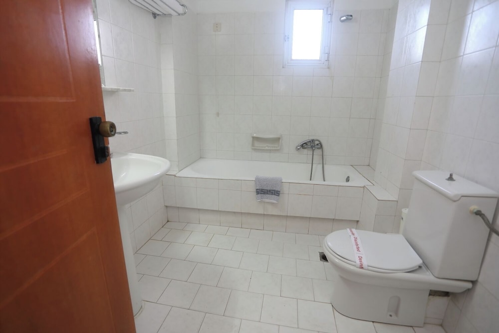 Maravel Star Art Hotel 66/67