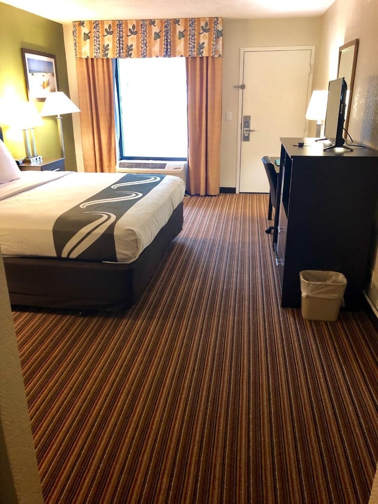 SureStay Hotel by Best Western St. Pete Clearwater Airport 28/43