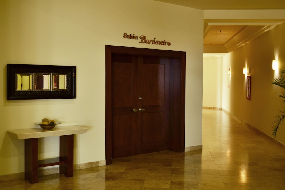 Hotel Aeropuerto Los Cabos 9/40