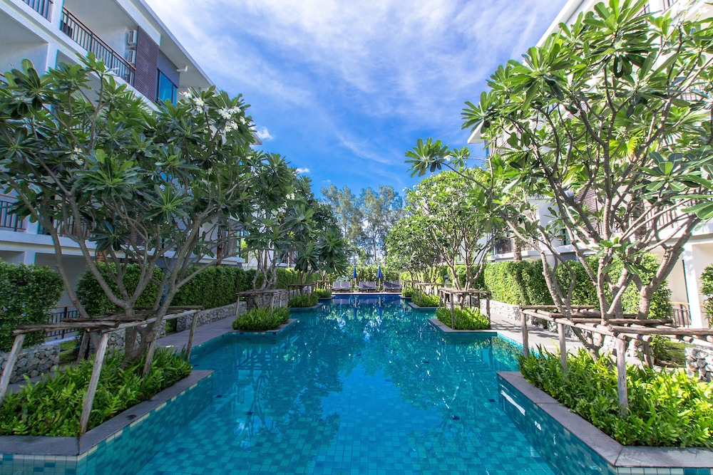 The Title Boutique Condotel 57/65