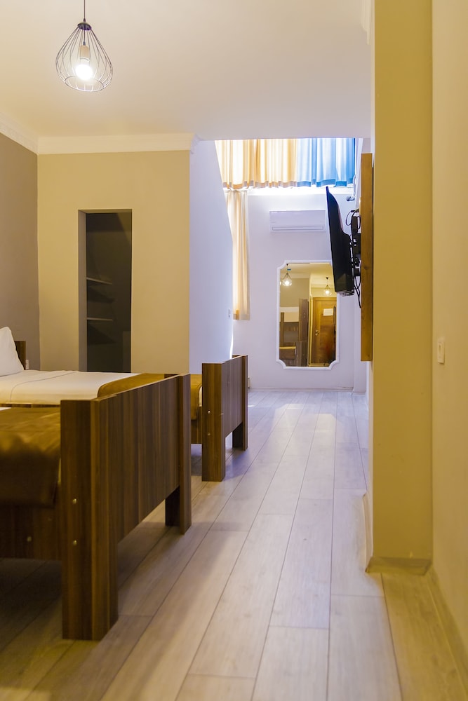 Privado Hotels 6/50