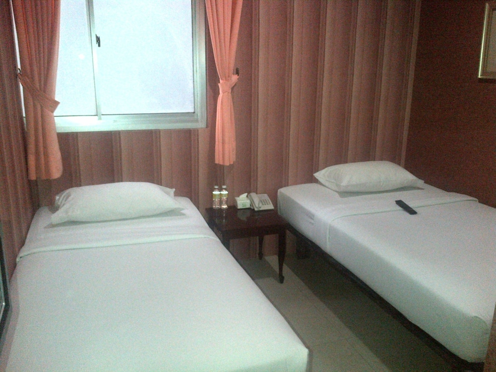 Twins Hotel Manggadua 22/65