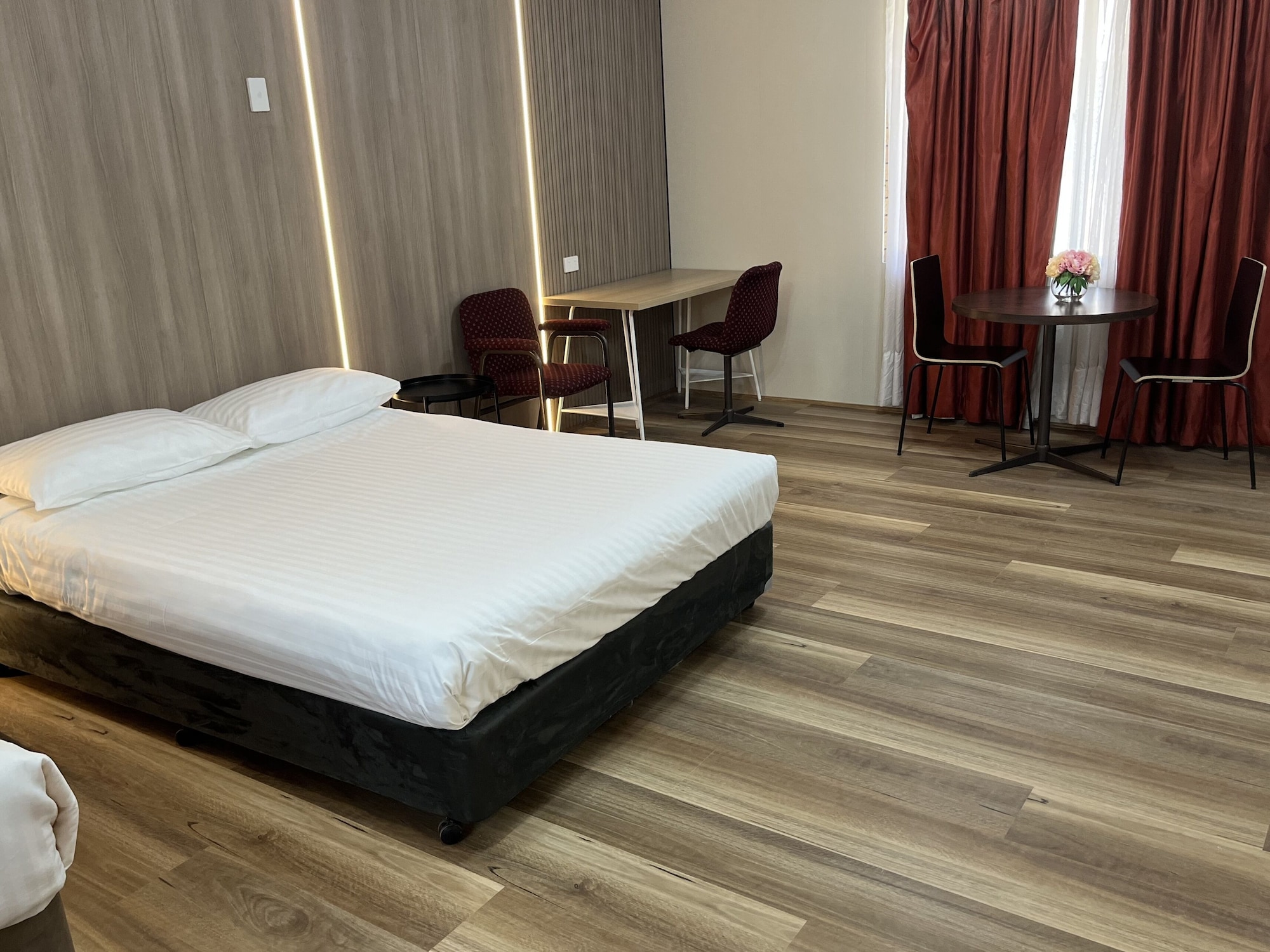 Deluxe, 1 Queen and 1 Single Bed