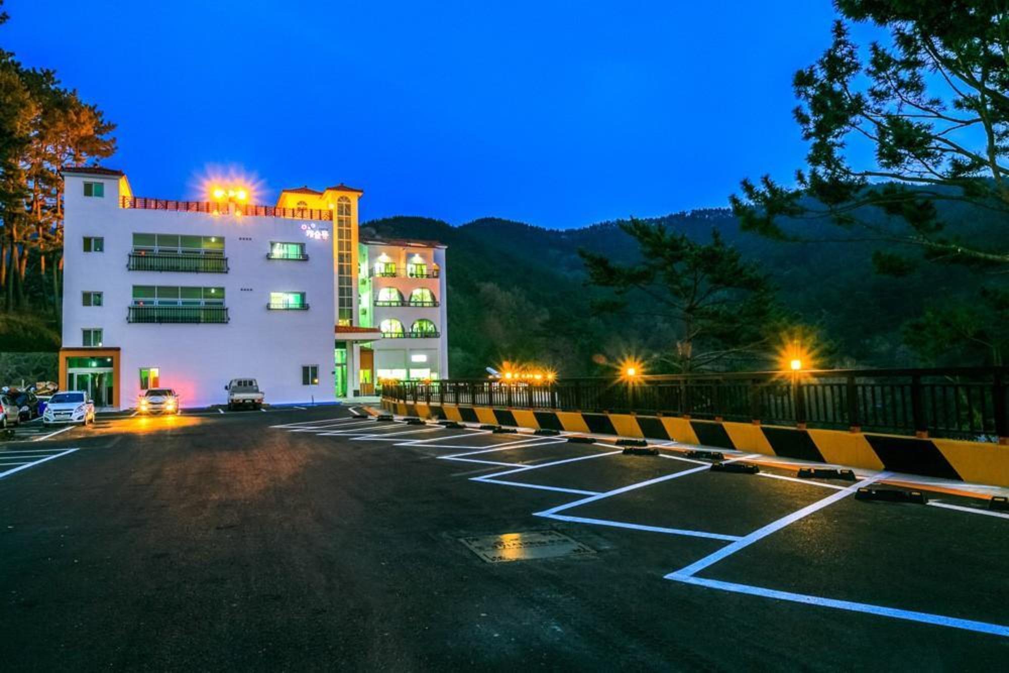 Tongyeong Beach Castle Hotel 51/54