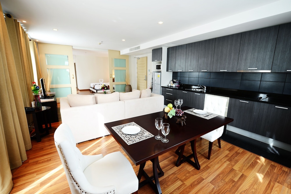 The Bless Hotel And Residence 74/80