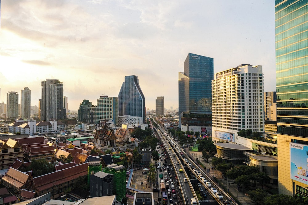 Montien Hotel Surawong Bangkok 45/48