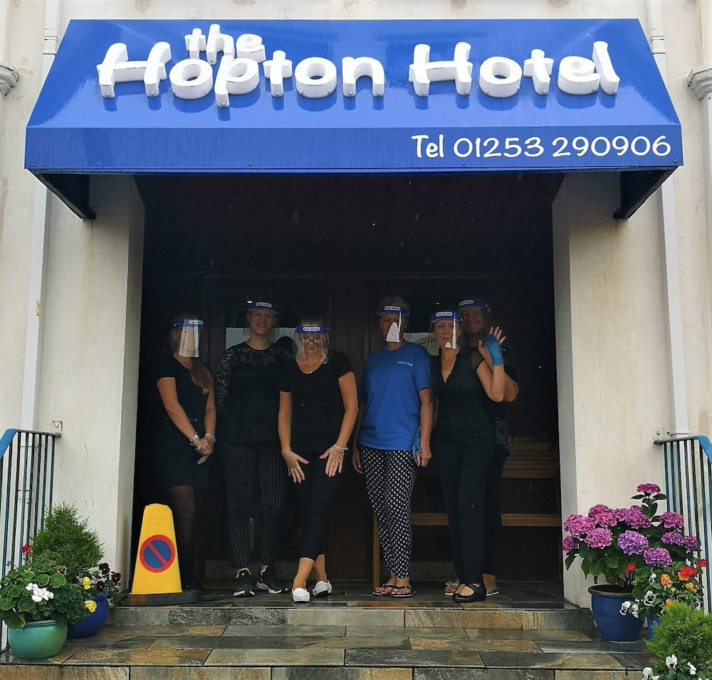 Aunties Coliseum Hotel 6/50