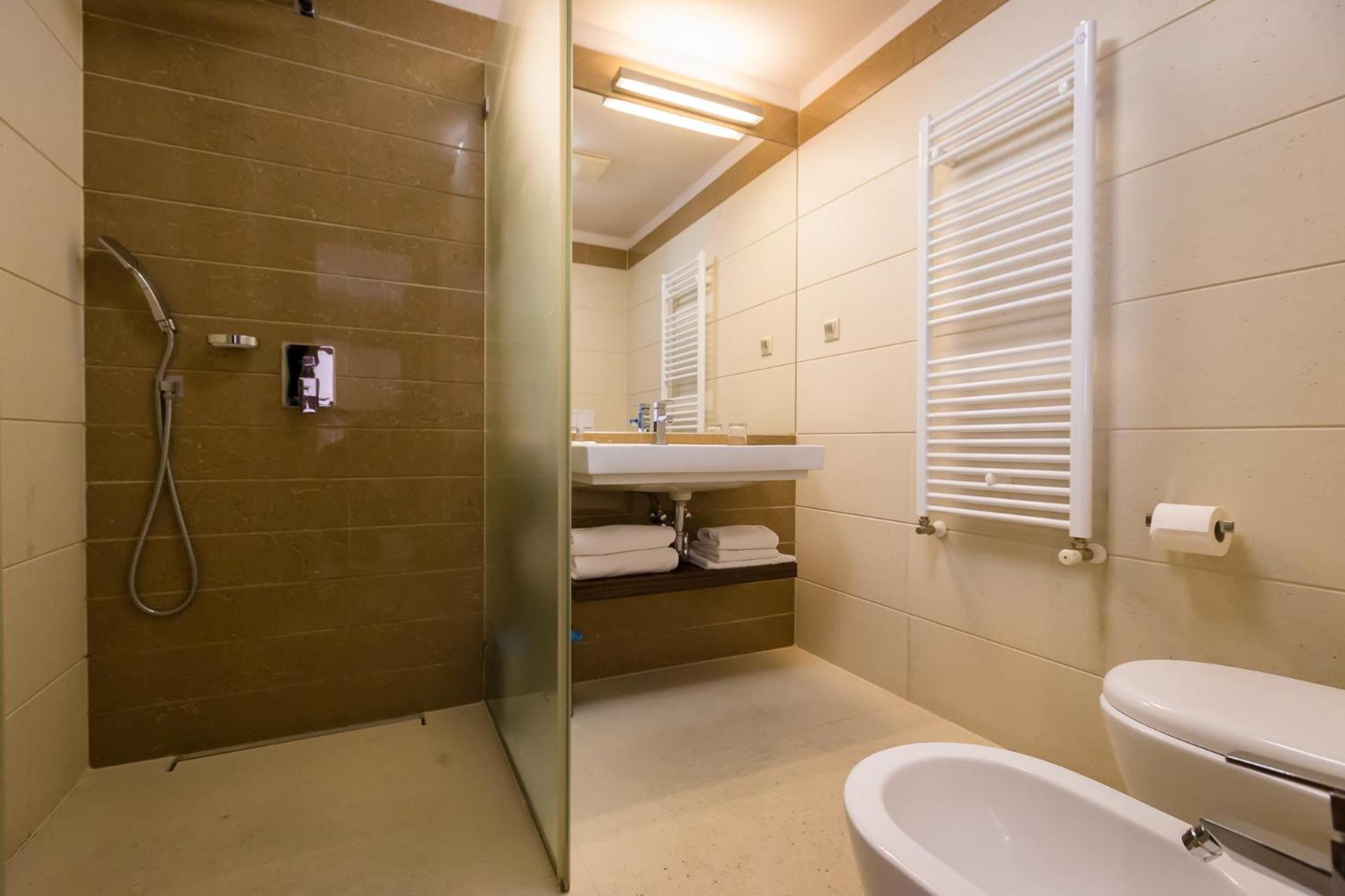 Standard, Double Bed, Duna Garden Hotel 5/9