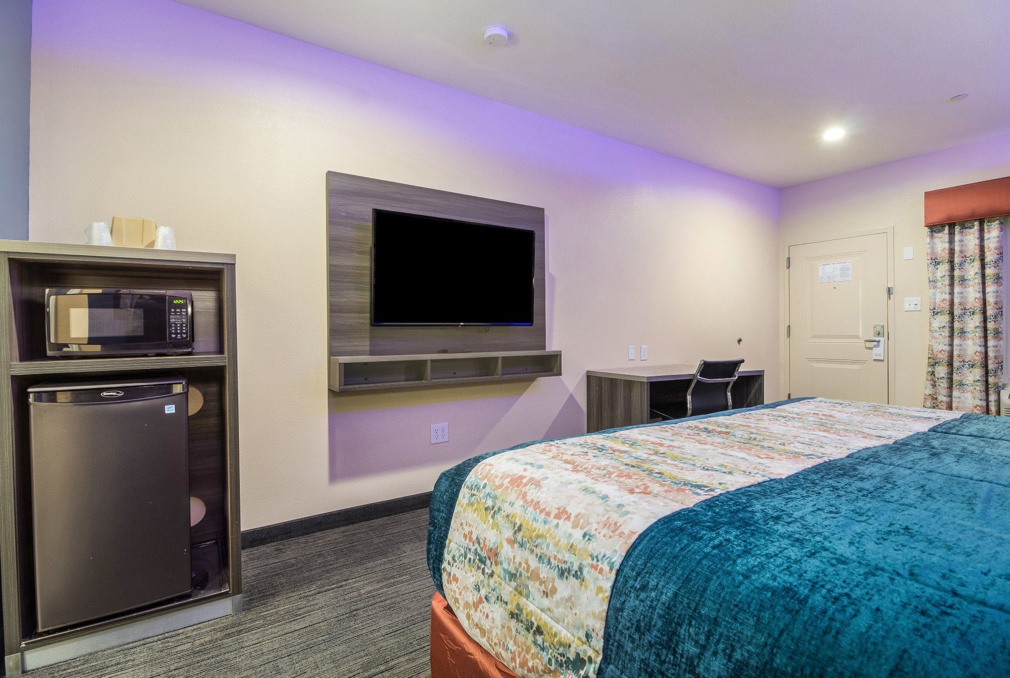 Scottish Inns and Suites Willowbrook 11/25