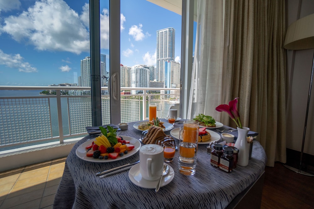 Mandarin Oriental Miami 37/44